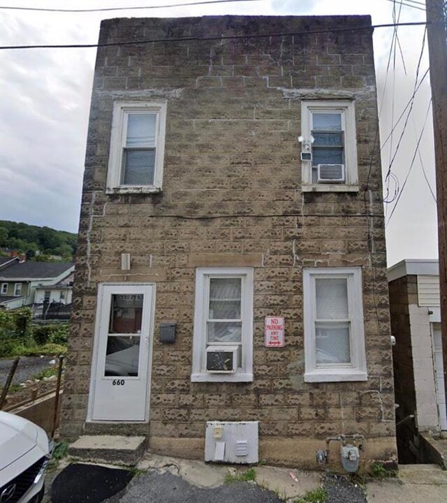 660 Lamb St in Bethlehem, PA - Building Photo