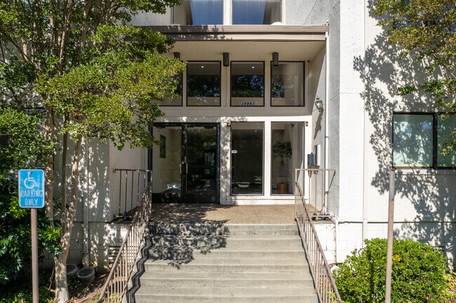 39951-39993 Fremont Blvd in Fremont, CA - Foto de edificio - Building Photo