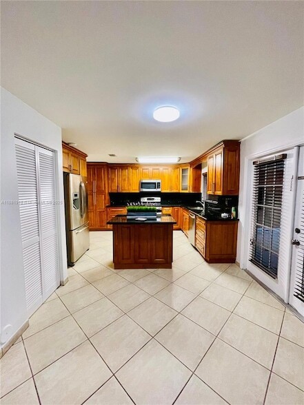8950 NW 189th Terrace, Unit 1016 in Hialeah, FL - Building Photo - Building Photo