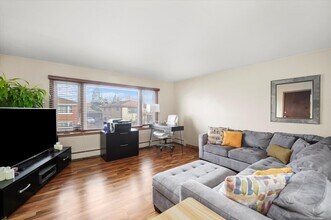 69 E Quincy St in Riverside, IL - Building Photo - Building Photo