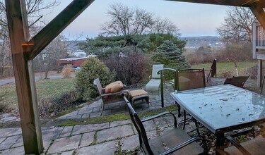 143 Campbell Ave, Unit Apartment in Ithaca, NY - Foto de edificio - Building Photo