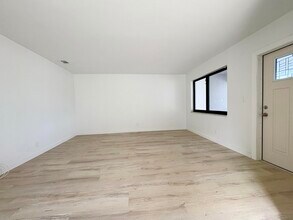 305 SE 9th Ave in Pompano Beach, FL - Building Photo - Building Photo