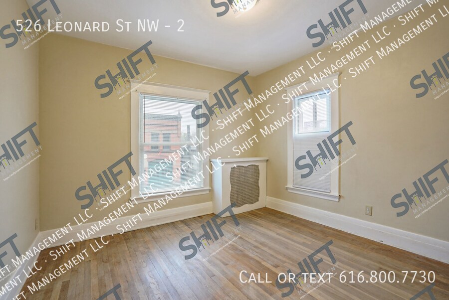 526 Leonard St NW in Grand Rapids, MI - Building Photo