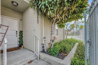 12032 S Broadway in Los Angeles, CA - Building Photo - Building Photo
