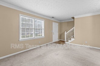 375 Dixie Ct in Lawrenceville, GA - Foto de edificio - Building Photo