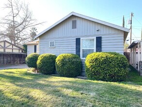 2135 Orchard Ln in Merced, CA - Building Photo - Building Photo