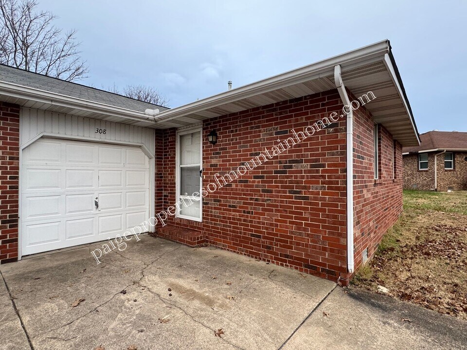 308 Newton Ave-Unit -308 in Mountain Home, AR - Building Photo