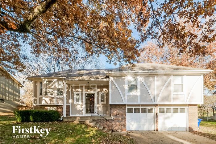 15208 W 91st Pl in Lenexa, KS - Building Photo