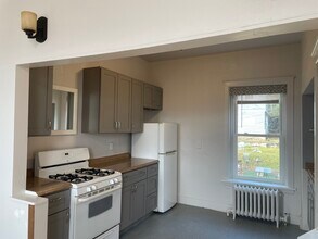 317 N 4th Ave W, Unit 317 in Duluth, MN - Foto de edificio - Building Photo