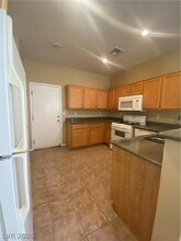 6237 Castle Kennedy St in Henderson, NV - Building Photo - Building Photo