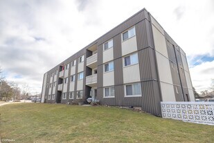 90 Country Hill Dr in Kitchener, ON - Building Photo