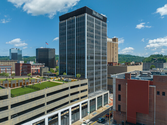 900 on Lee in Charleston, WV - Foto de edificio - Building Photo