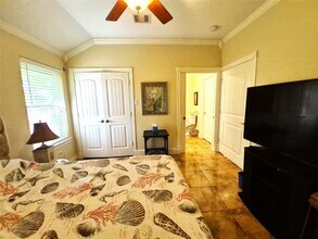 402 1/2 Avenue A in Dickinson, TX - Foto de edificio - Building Photo