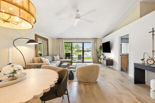 206 Club Dr in Palm Beach Gardens, FL - Building Photo