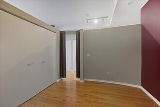 208 W Washington St, Unit 1010 in Chicago, IL - Foto de edificio - Building Photo