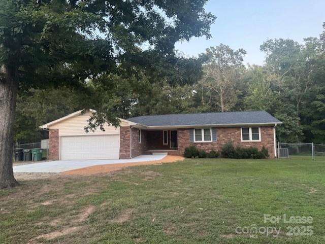 property at 3018 Oakdale Dr
