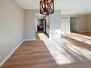 225 SW Meadows, Unit 225 in Teaticket, MA - Building Photo - Building Photo