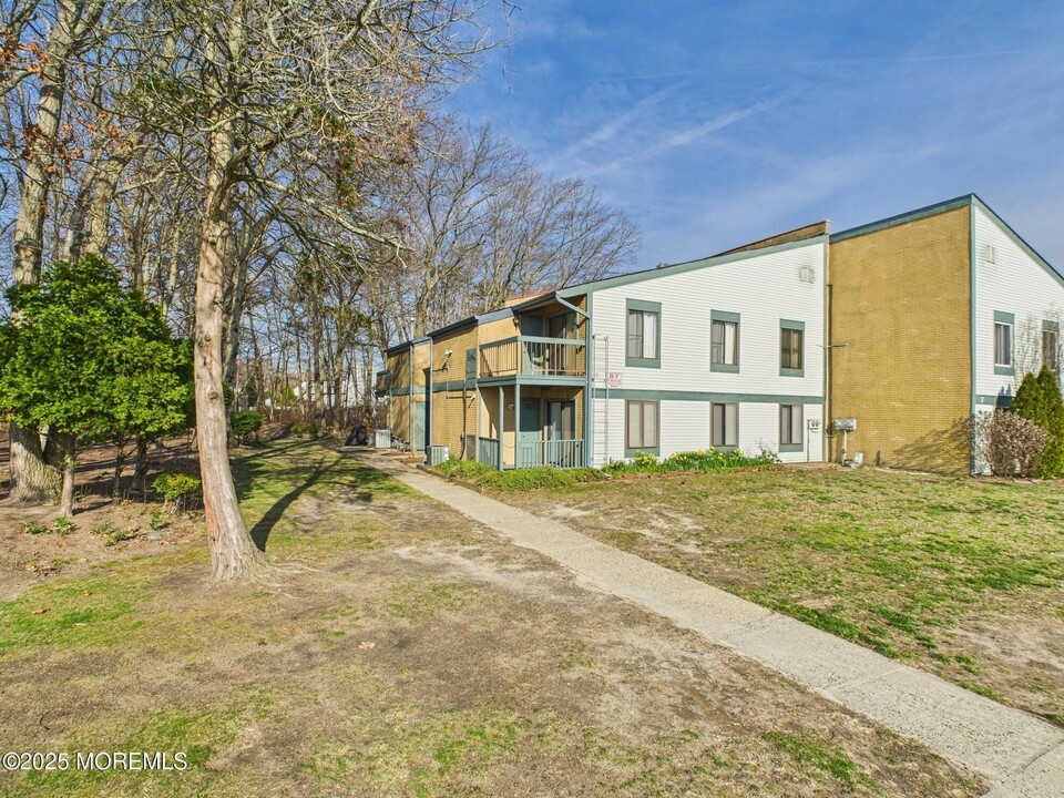 103 Northrup Dr in Brick, NJ - Building Photo