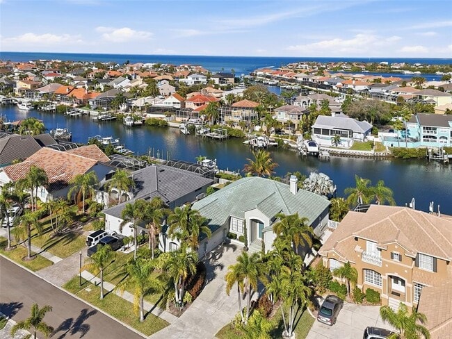 909 Allegro Ln in Apollo Beach, FL - Building Photo - Building Photo