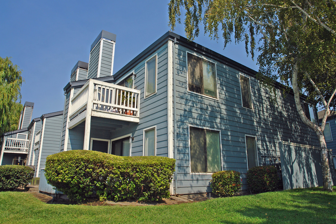 Lakeview Village Apartments in Stockton, CA - Foto de edificio