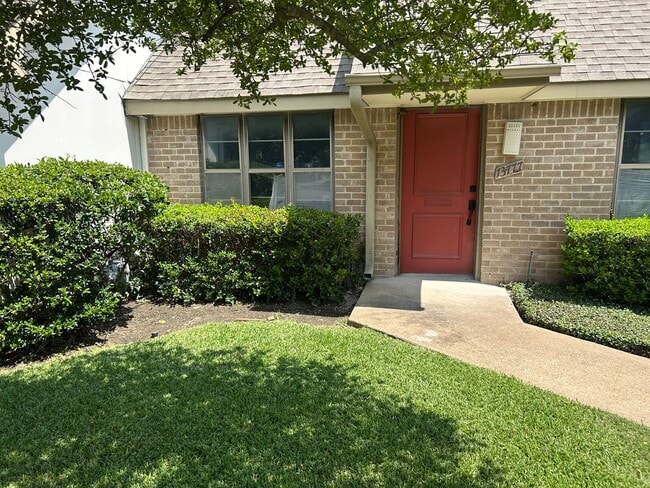 13777 Brookgreen Cir in Dallas, TX - Building Photo - Building Photo