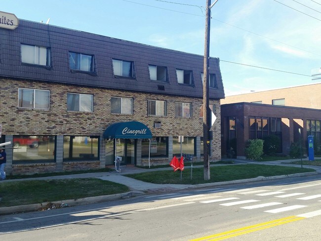 Mountain Courtyard Apartments in Salt Lake City, UT - Building Photo - Building Photo