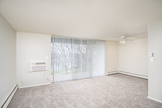 The Reserve on Washington in Naperville, IL - Building Photo - Interior Photo