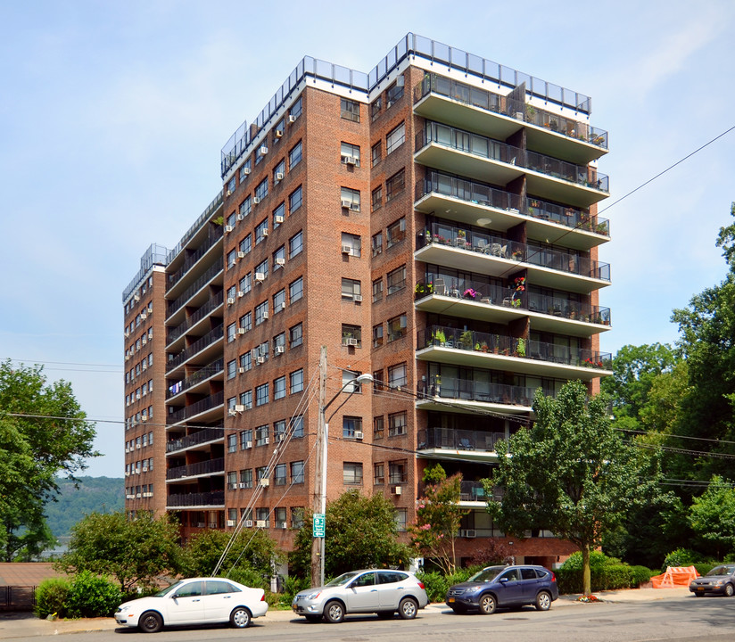 Palisades House in Bronx, NY - Building Photo