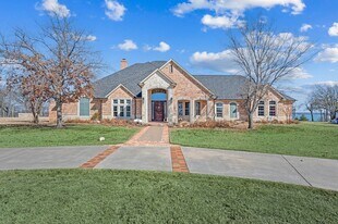 208 Highpoint Cir in Valley View, TX - Building Photo