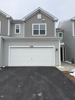 302 Kingsport Dr in South Elgin, IL - Building Photo