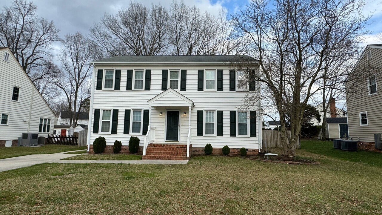 8318 Ironclad Dr in Mechanicsville, VA - Building Photo