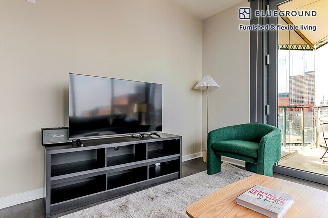 730 W Couch Pl in Chicago, IL - Building Photo - Building Photo