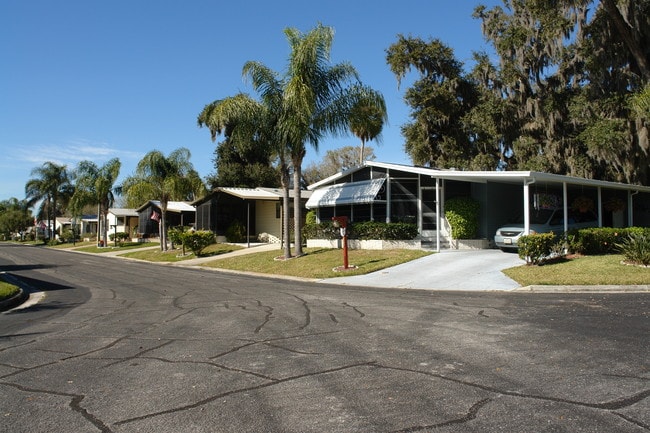 Country Lakes Village I in Palmetto, FL - Foto de edificio - Building Photo