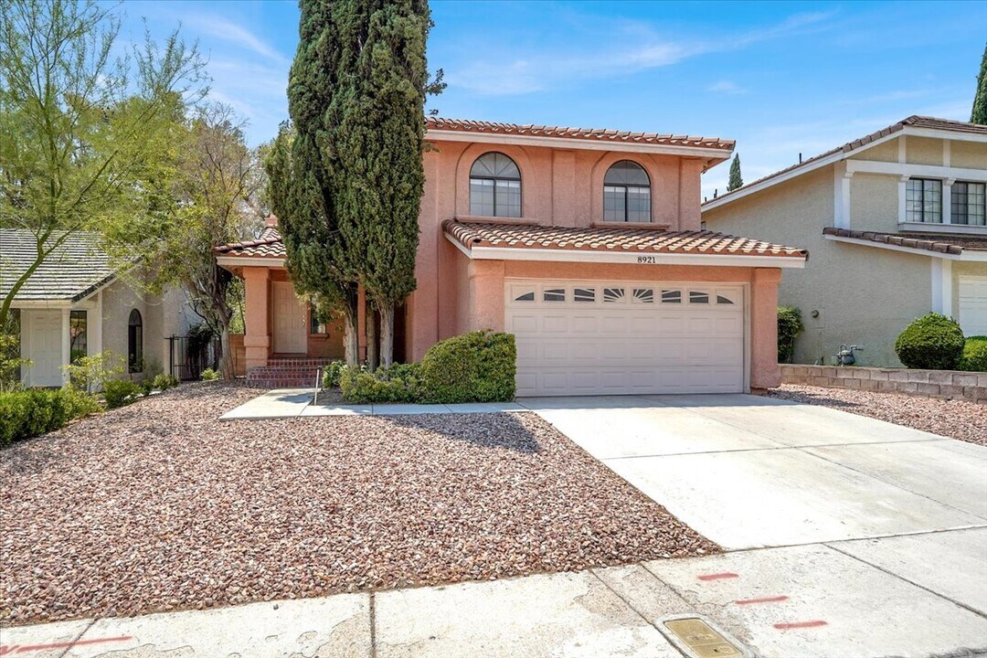 8921 Beach Front Dr in Las Vegas, NV - Building Photo