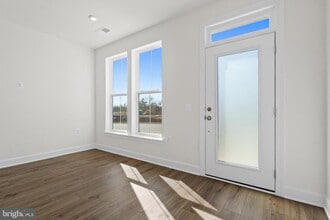 596 Watermans Dr in Woodbridge, VA - Building Photo - Building Photo