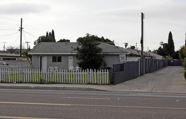 631 Victoria St in Costa Mesa, CA - Foto de edificio - Building Photo