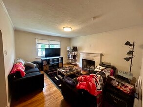 23 Heath St, Unit 1 in Brookline, MA - Building Photo - Building Photo