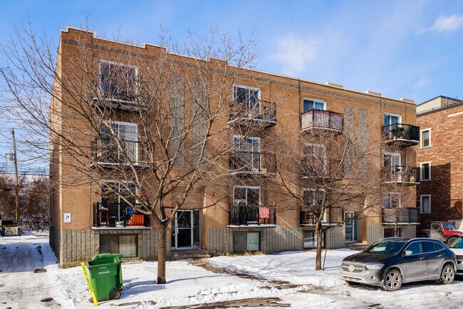 1037 Du Canadien-Pacifique St in Montréal, QC - Building Photo - Building Photo