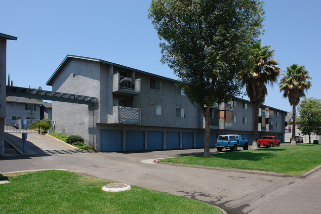 Windmill Terrace Apartments in Lakeside, CA - Building Photo - Building Photo