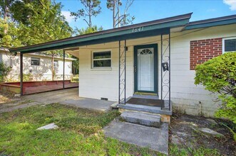 1641 Airport Dr in Tallahassee, FL - Building Photo - Building Photo