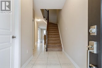 27 Waterview Ln in Grimsby, ON - Building Photo - Building Photo