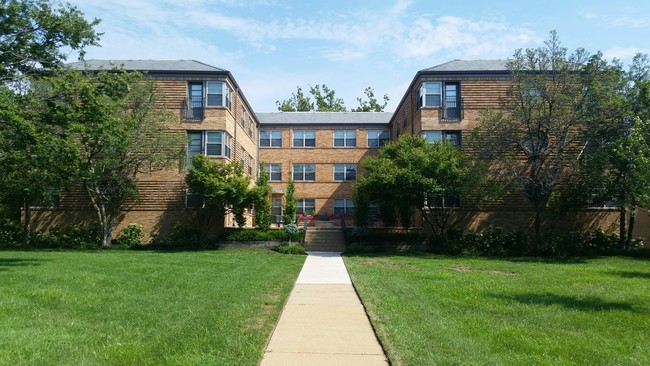 Clayton Place Apartments in St. Louis, MO - Building Photo - Building Photo