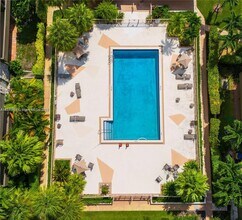 8325 SW 72nd Ave in Miami, FL - Building Photo - Building Photo