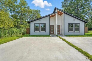 1985 Bourland St in Greenville, TX - Building Photo