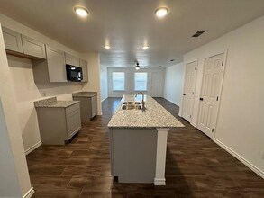 3504 S County Road 1307 1/2 in Odessa, TX - Foto de edificio - Building Photo