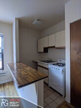 813 W Cornelia Ave, Unit 821A-113 in Chicago, IL - Foto de edificio - Building Photo