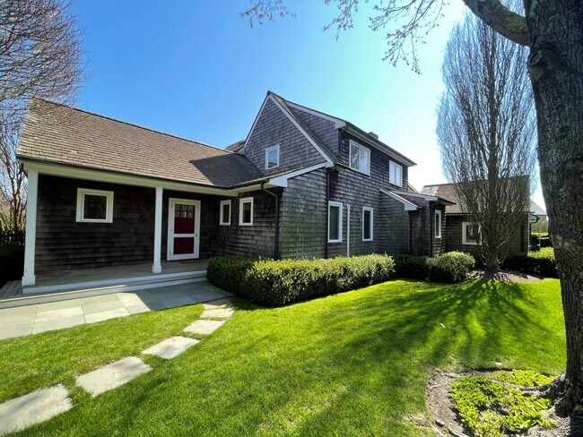 176 Sayre's Path in Wainscott, NY - Building Photo - Building Photo