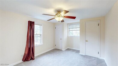 23613 E Baintree Rd in Beachwood, OH - Foto de edificio - Building Photo