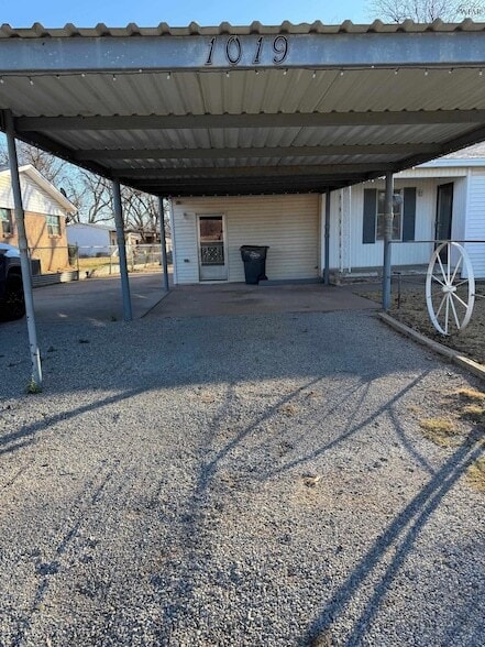 1019 Harris Ln in Wichita Falls, TX - Foto de edificio - Building Photo