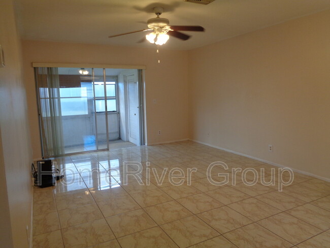 2940 Ashley Dr E in West Palm Beach, FL - Building Photo - Building Photo